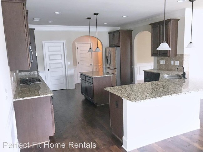 Building Photo - 5 br, 4.5 bath House - 5175 Halcyon Dr
