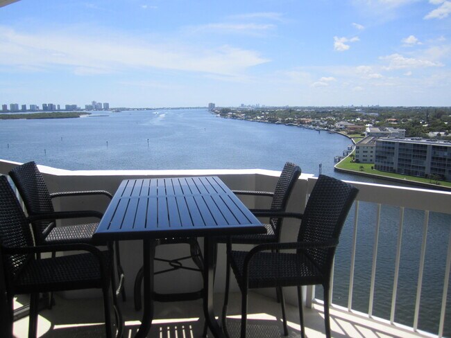 Foto del edificio - 115 Lakeshore Dr