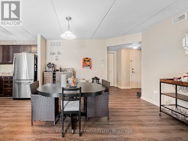 Photo du bâtiment - 1491 Maple Ave