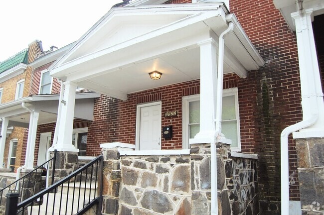 Building Photo - 2522 Barclay St