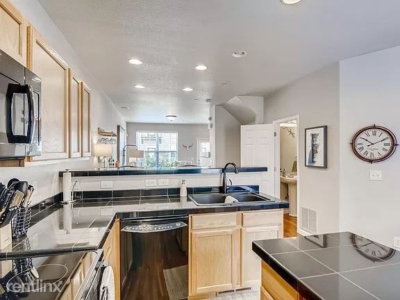 Building Photo - 2 br, 3 bath Townhome - 846 Victoria Ridge Pt