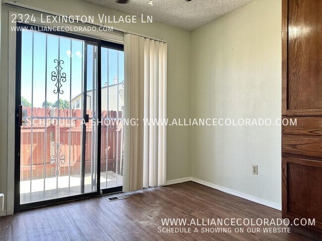 Foto del edificio - 2324 Lexington Village Ln