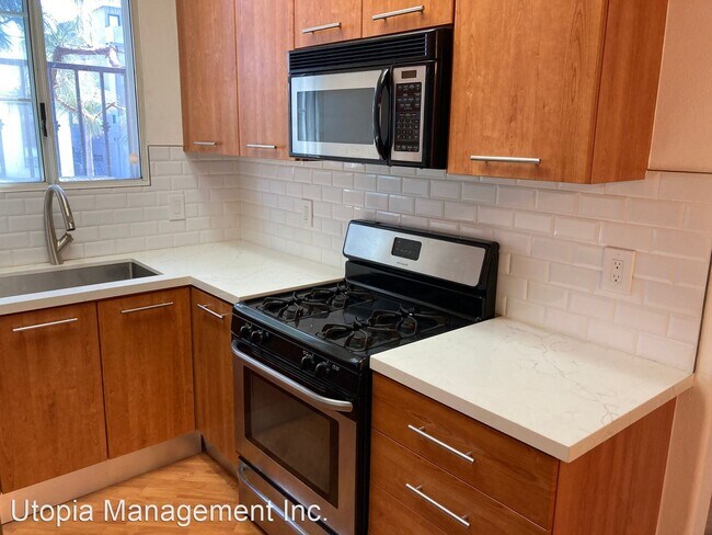 Foto del edificio - 2 br, 2 bath House - 7037 La Tijera Blvd #...