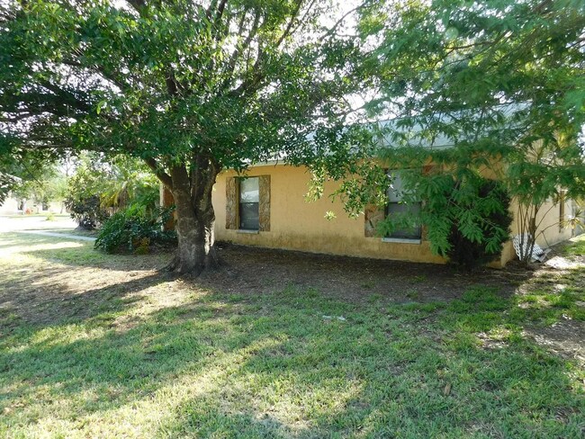Foto del edificio - Fantastic 3/2 Home in Sarasota, with Yard ...