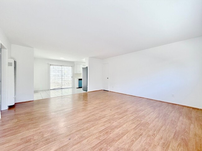 Photo - 540 E Hyde Park Pl Apartment