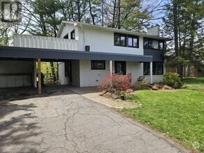 Building Photo - 260 Linwood Crescent