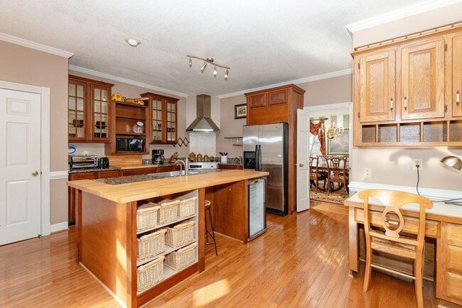 Building Photo - 10315 Crescent Ridge Dr