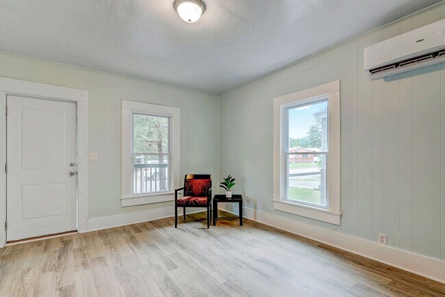 Foto del edificio - 919 West St- Smithfield Bungalow