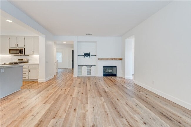 Building Photo - 467 Camino Verde