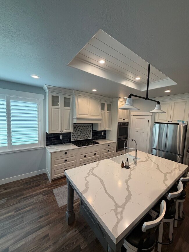 Building Photo - Luxury Modern Farmhouse in South Weber | Designer Kitchen | 3-Car Garage