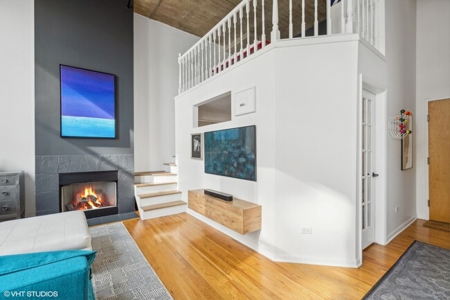 Building Photo - 758 N Larrabee St