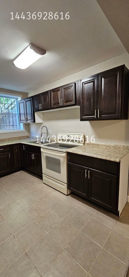 Building Photo - 2044 Hollins St