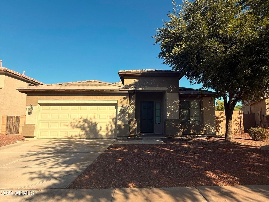 Foto principal - 11924 W Cypress St