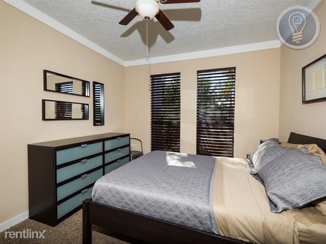 Foto del edificio - 7800 Midcrown Dr