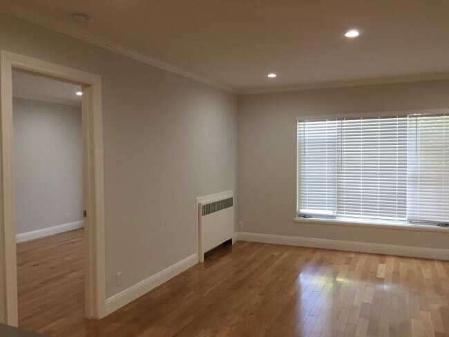 Building Photo - 2 bedroom in Oakland CA 94610