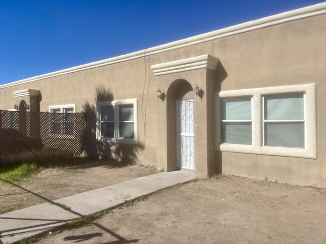 Building Photo - 601 Lomaland Dr