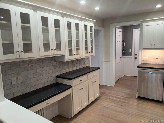 Building Photo - 39 Calhoun St