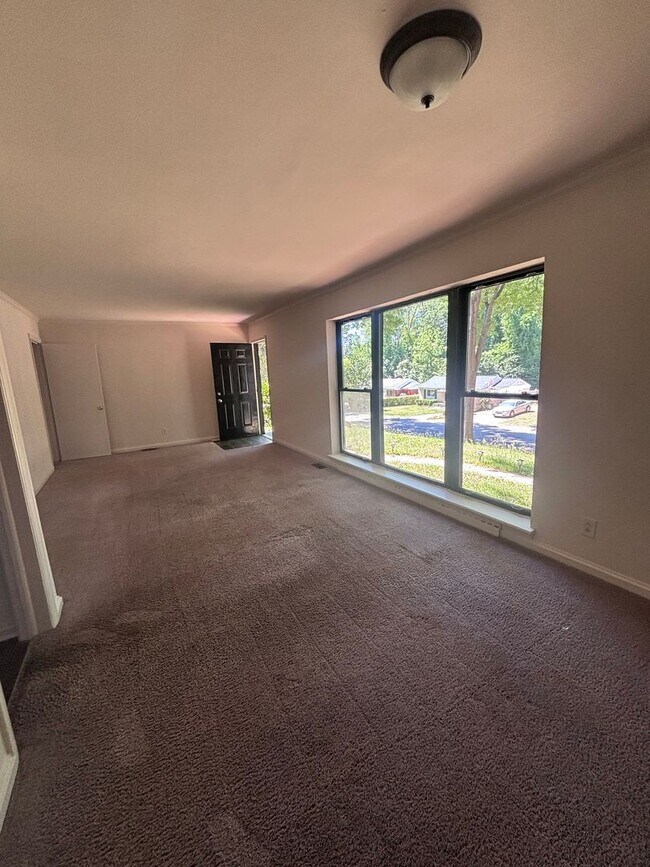 Foto del edificio - Great 3 bedroom home available in East Charlotte