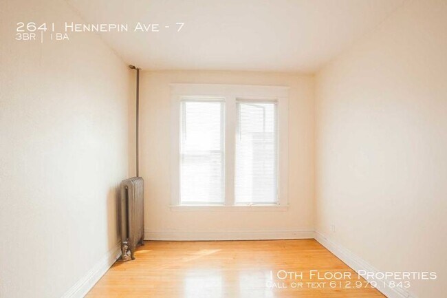 Building Photo - 3 Bedroom 1 Bath in Uptown!