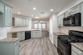 Building Photo - 9917 Kingfisher Dr