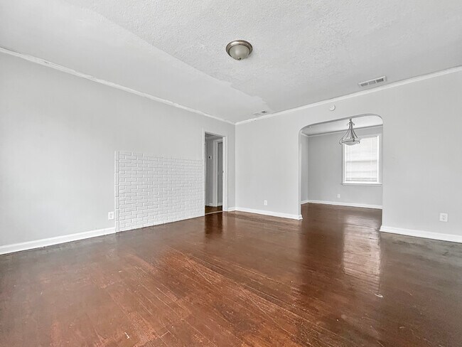 Building Photo - 5709 Milmar Dr S