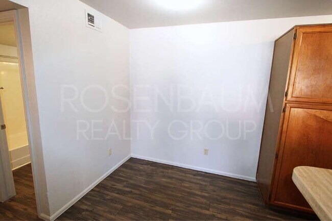 Foto del edificio - 623 W Guadalupe Rd