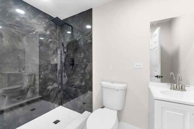 Foto del edificio - 2329 West Dr