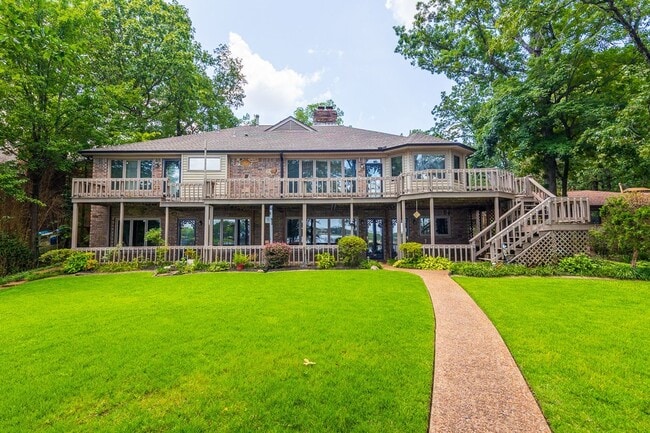 Building Photo - Gorgeous Home on the Lake in Lakeland!!