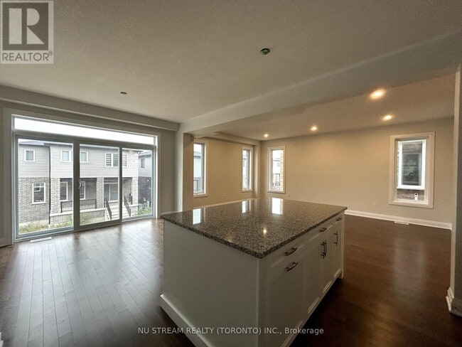 Building Photo - 732 Autumn Willow Dr