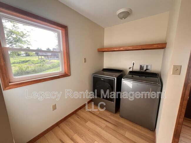Foto del edificio - 296 E County Rd