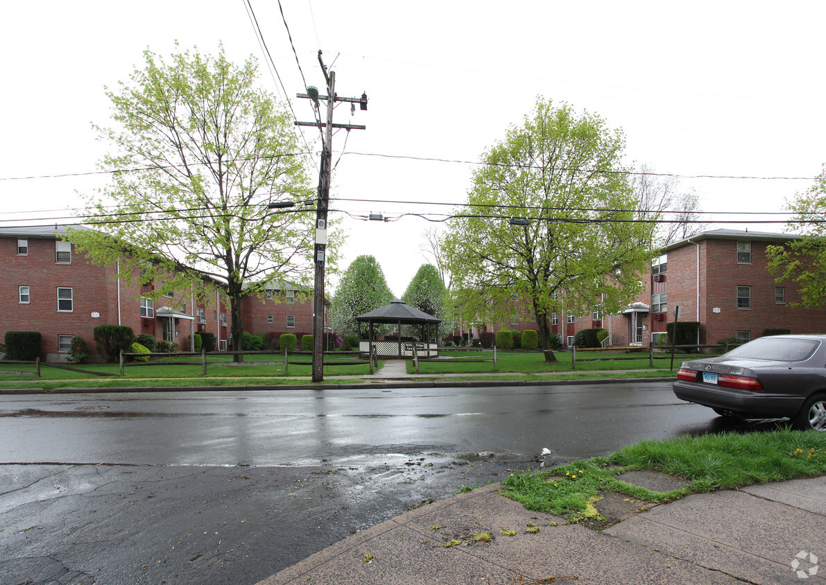 Building Photo - Willow Ridge