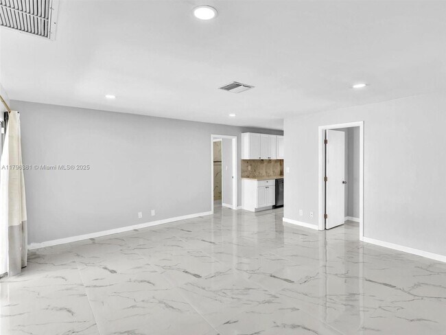 Foto del edificio - 1281 SW 32nd St