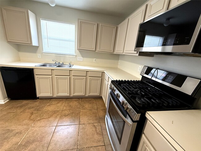 Building Photo - 6023 Barany Ct