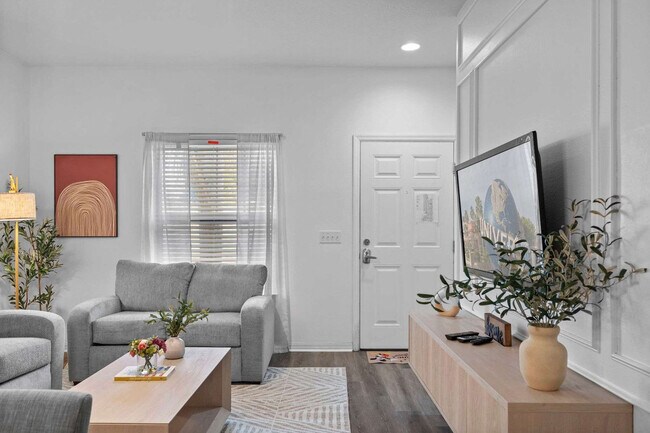 Building Photo - 8939 Shine Dr