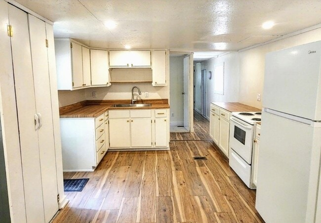 Building Photo - 4439 Danville Rd