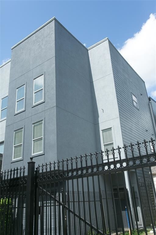 Building Photo - 1414 Buckner St