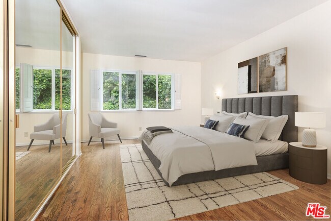 Foto del edificio - 1117 Roscomare Rd