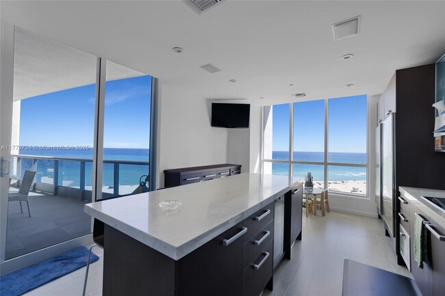 Building Photo - 5959 Collins Ave
