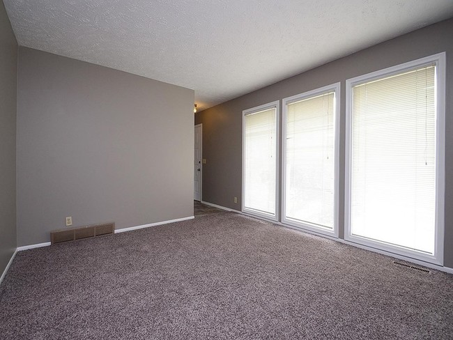 Building Photo - 2212 Coventry Dr