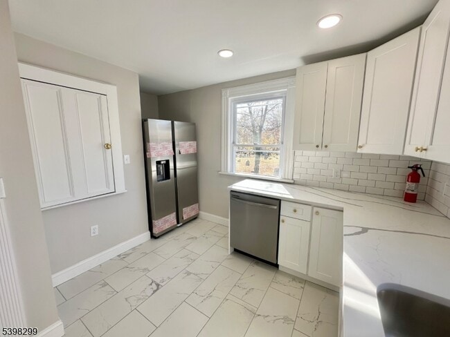 Foto del edificio - 328 Bloomfield Ave