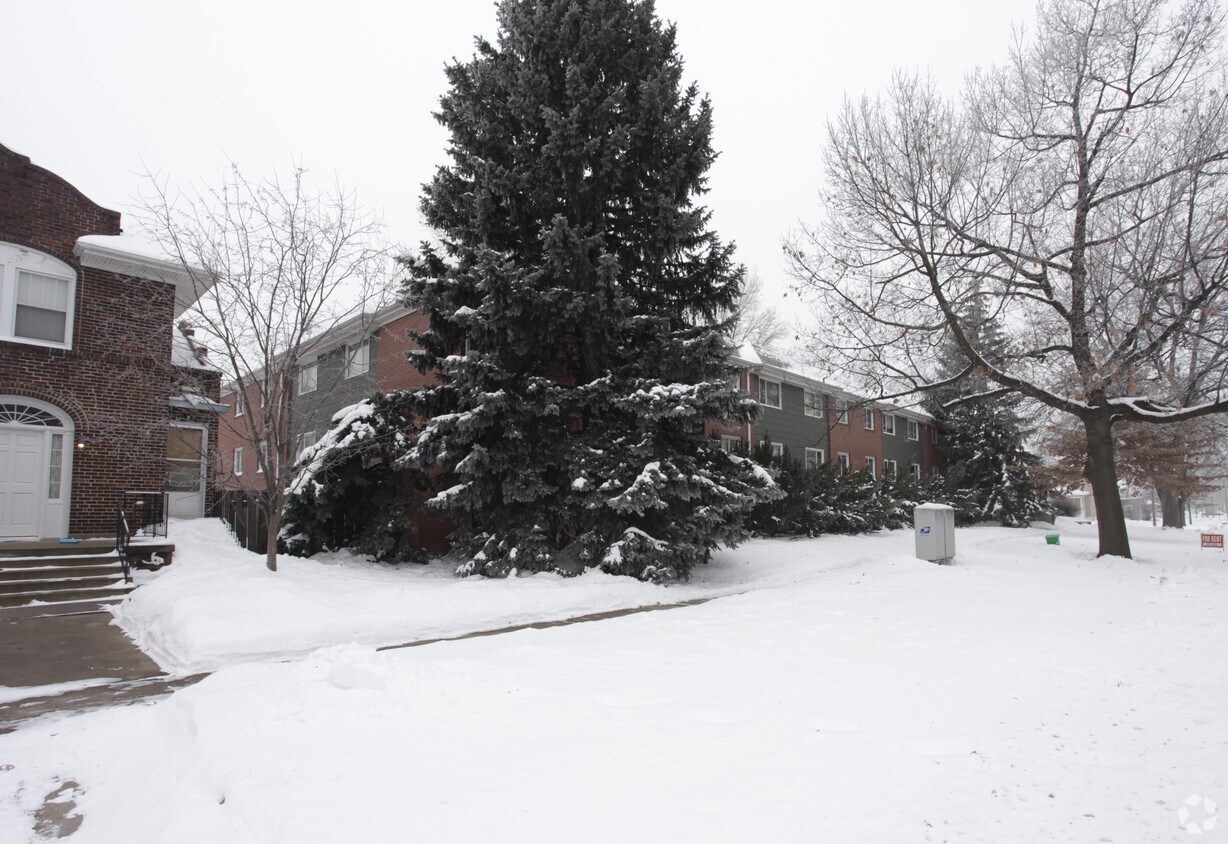 Foto principal - 1215 A St