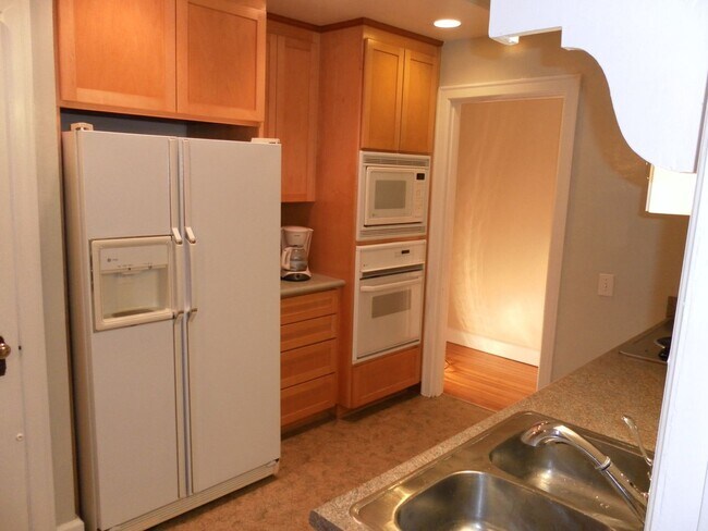 Foto del edificio - 4 br, 1 bath House - 18560 26th Ave NE