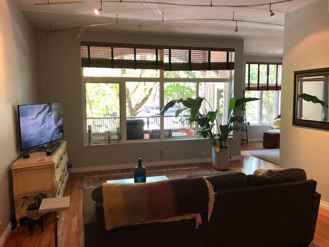 Building Photo - 618 NW 12th Ave