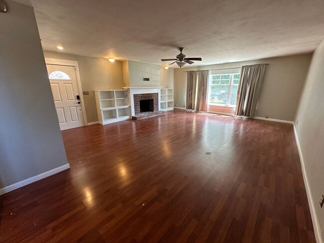 Building Photo - Newly Upgraded! Extra large lot/yard in Or...