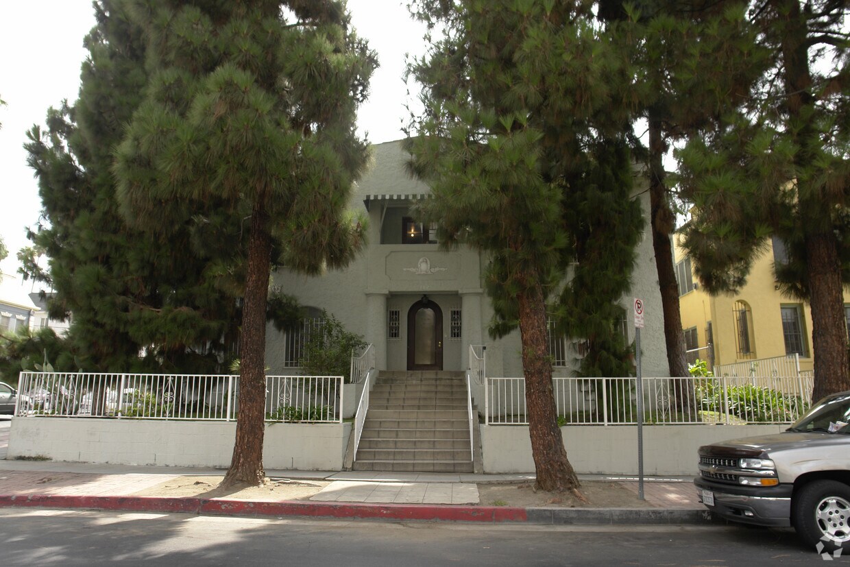 Foto del edificio - 102 S Kenmore Ave