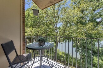 Building Photo - 515 Basswood Ave