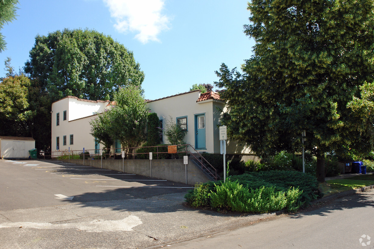 Primary Photo - Pacific Court