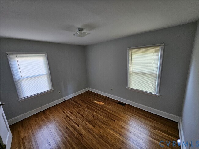Building Photo - 305 5th St