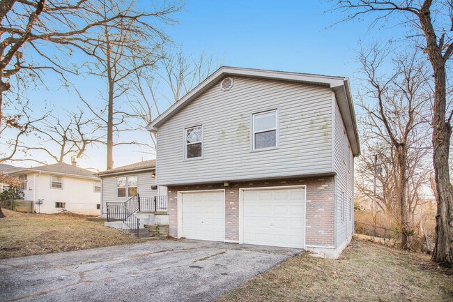 Building Photo - 4005 E Red Bridge Rd