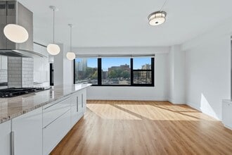 Building Photo - 135 Montgomery St